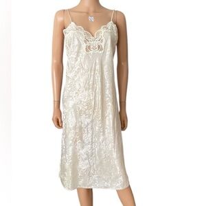 Vintage Lucie Ann II 60’s Jacquard Cream Lace Chemise with Spaghetti Straps